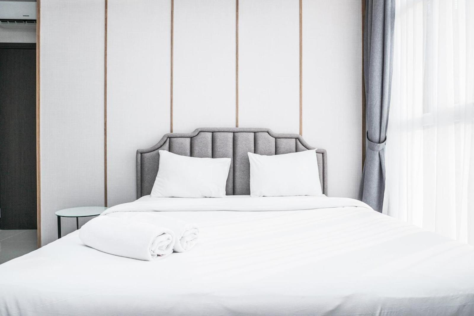 2br Luxury Modern Ciputra International By Travelio