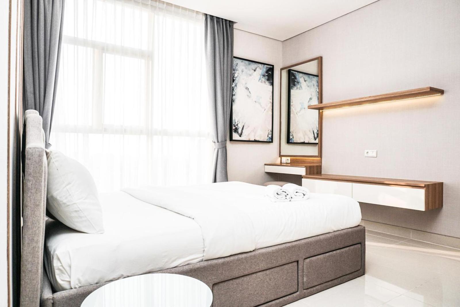 2br Luxury Modern Ciputra International By Travelio